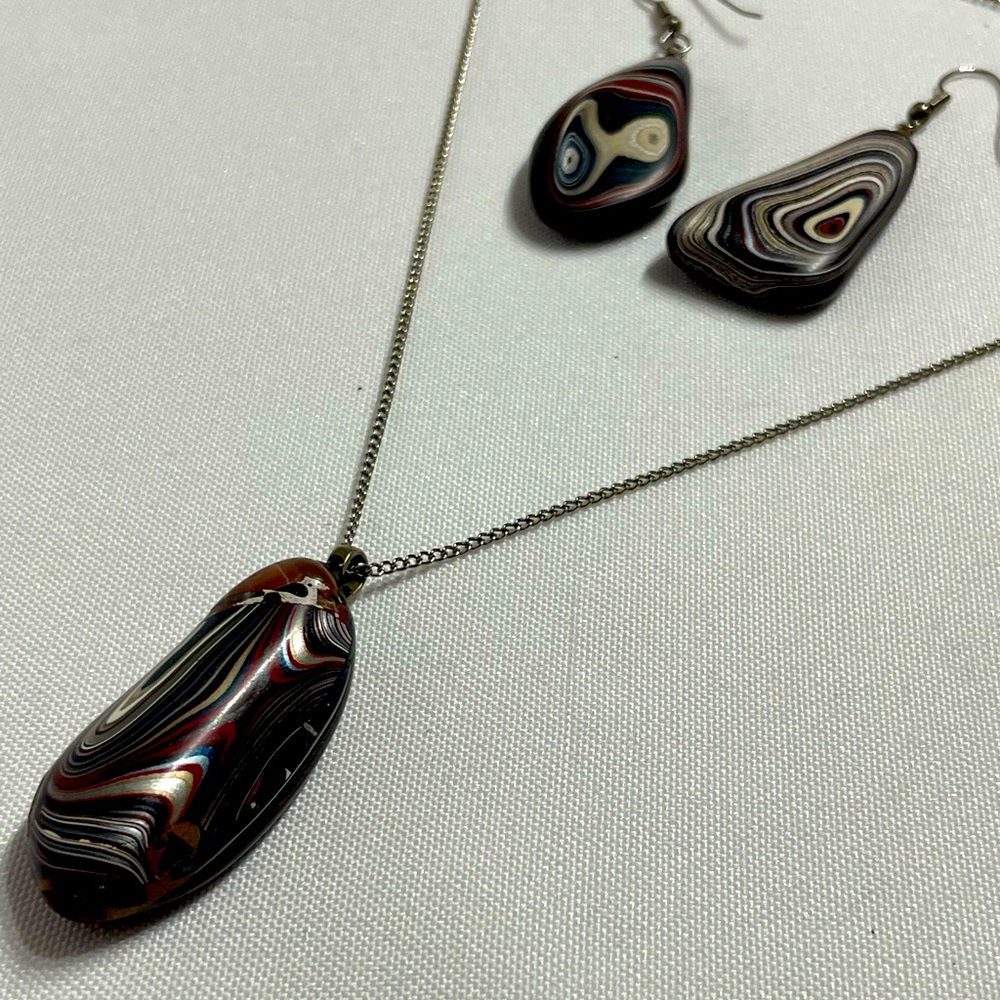Unique clay pendant necklace & earring set great condition